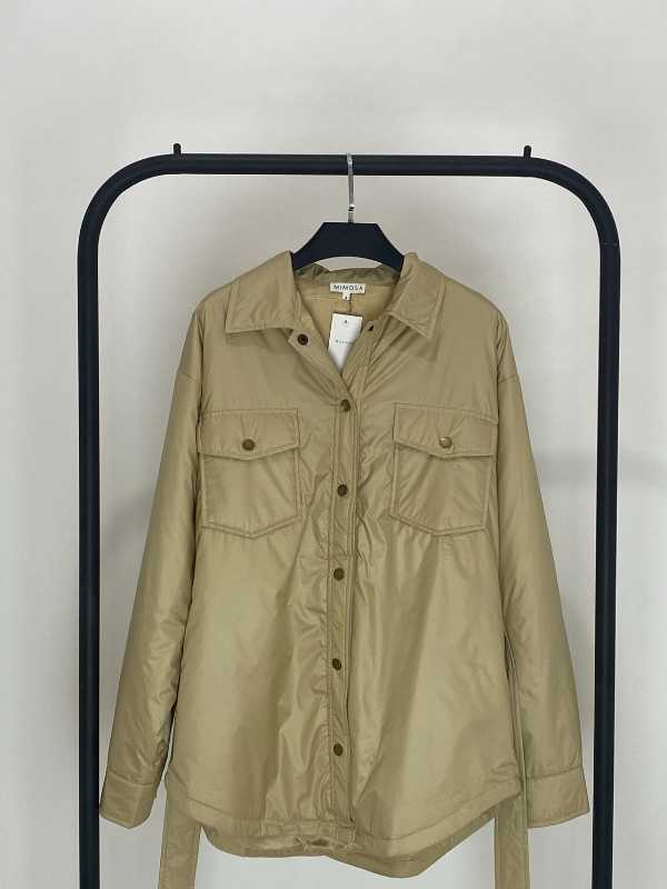 JACKET LARGA CON BOTONES Y BOLSAS BEIGE